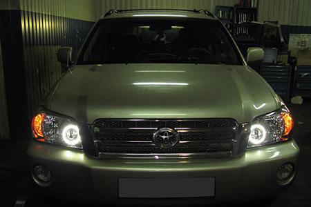 Toyota Highlander (2003-2007) — установка Angel Eyes