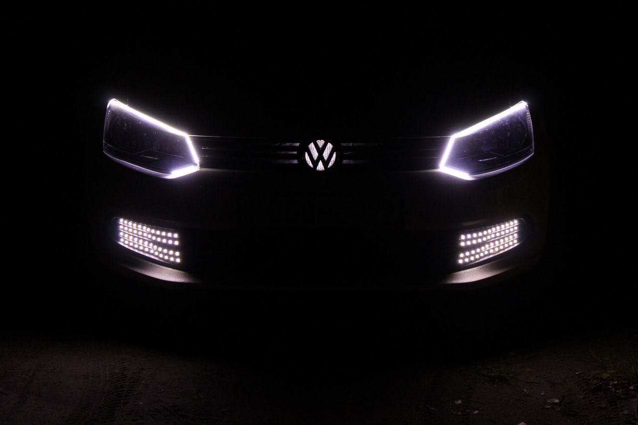 Volkswagen светодиодные фары. Polo sedan черный led фары. Фольксваген поло светодиодные ходовые огни лентой. Диодные ленты VW Polo. Фара Фольксваген поло 2022.