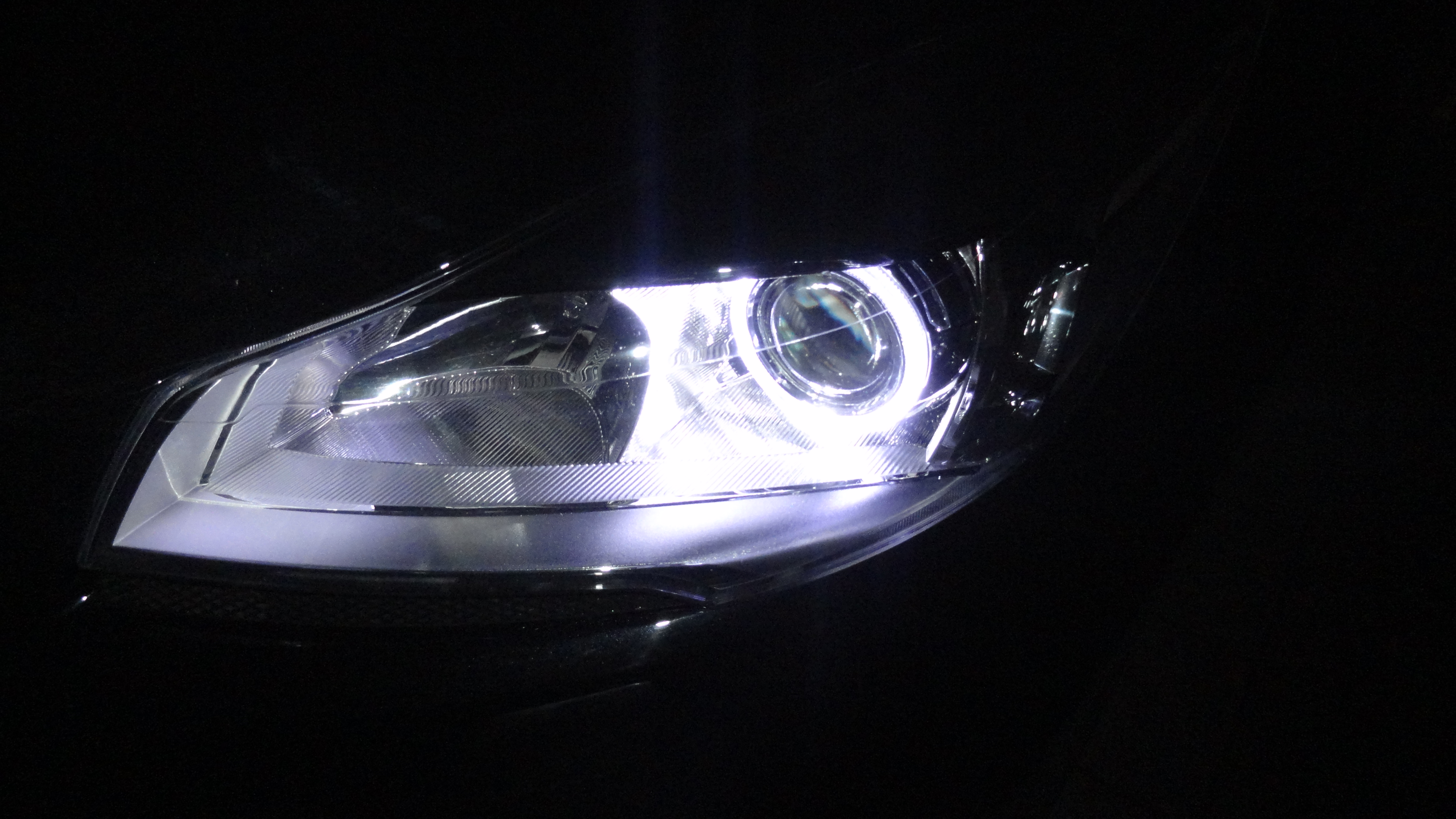 Ford Kuga II (2012-2016) - Установка би-галогеновых линз + Ангельские глазки + Покраска масок