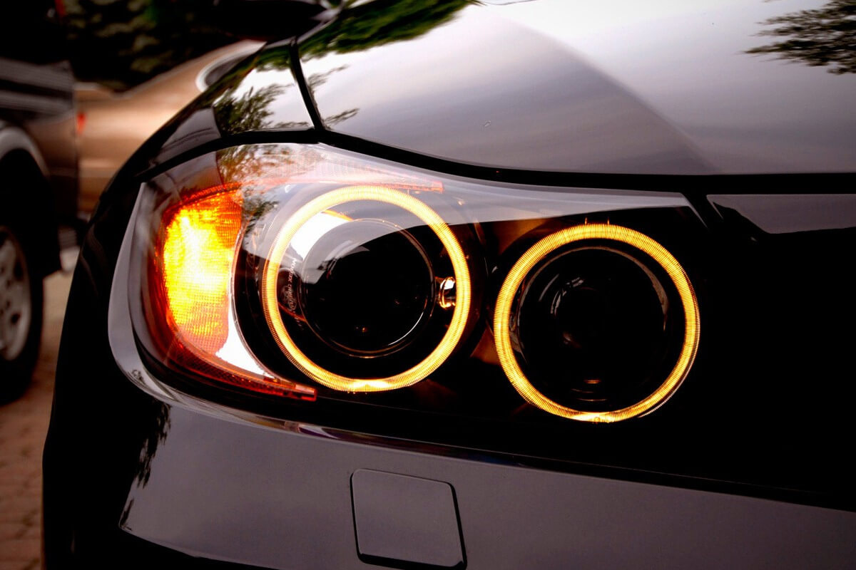 Ангельские глазки на фарах BMW
